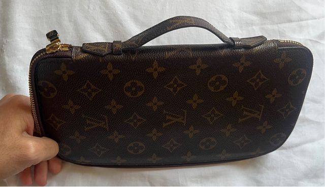 Louis Vuitton Pochette Voyage Monogram