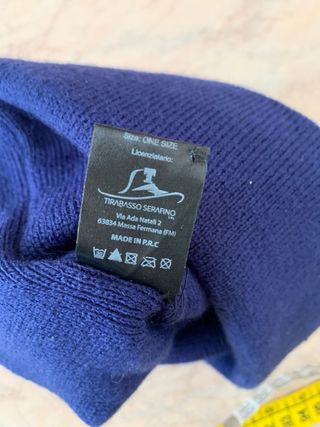 Cappello invernale fantasia floreale e pompon