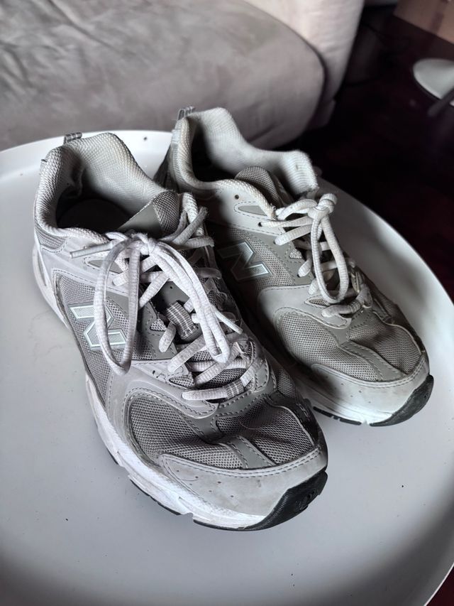 New Balance 530 Gris y Blanco