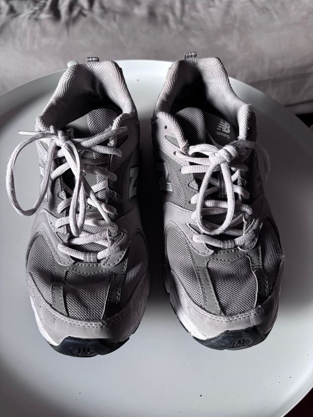 New Balance 530 Gris y Blanco