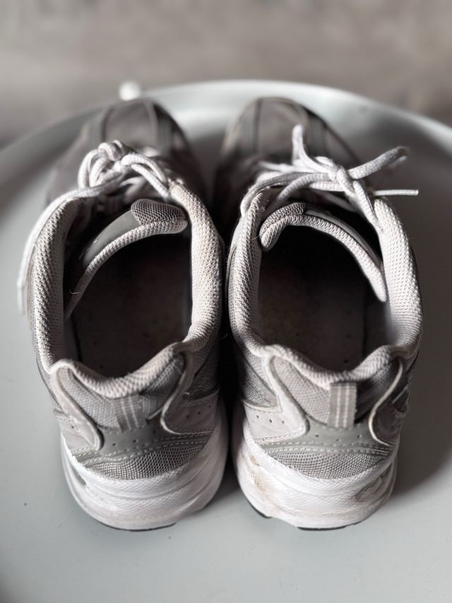 New Balance 530 Gris y Blanco