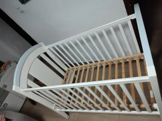 Cuna blanca con barrotes