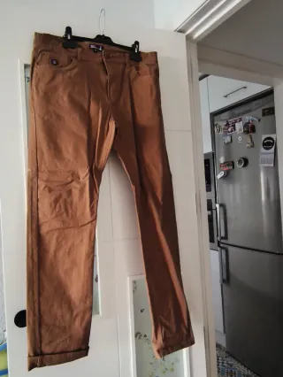 Pantalón vaquero marrón