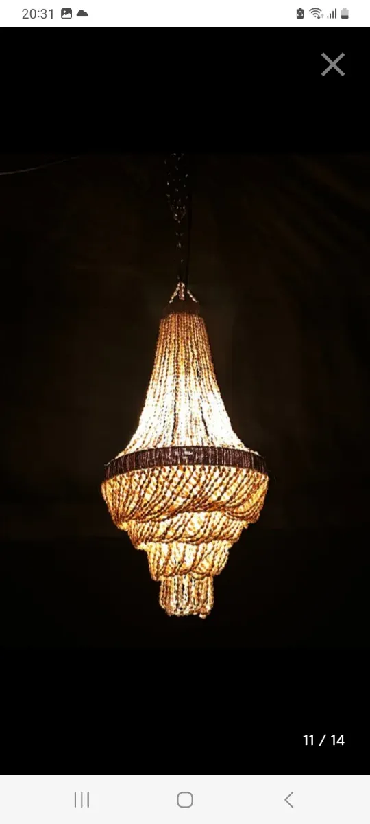 Lámpara de conchas beige y piedra