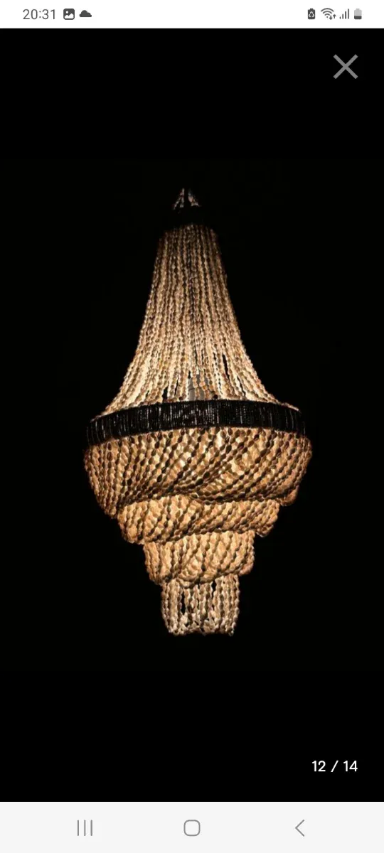 Lámpara de conchas beige y piedra