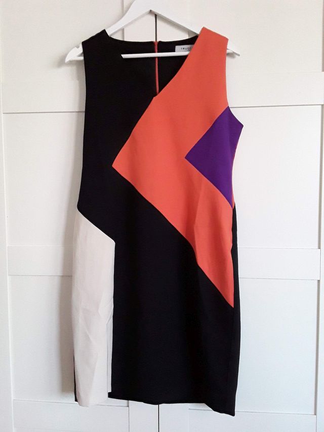 Vestido elegante y diferente. Trucco. Talla 42
