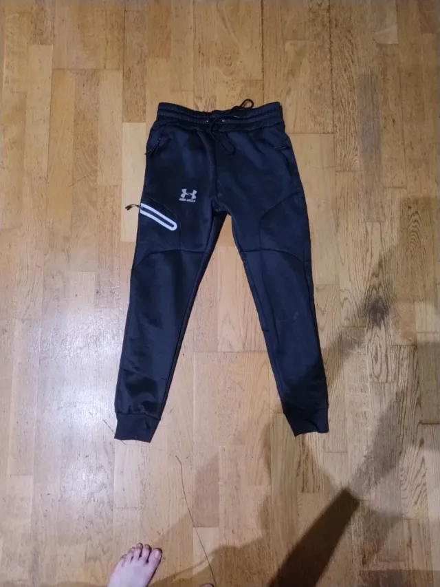 Pantalones Under Armour negros