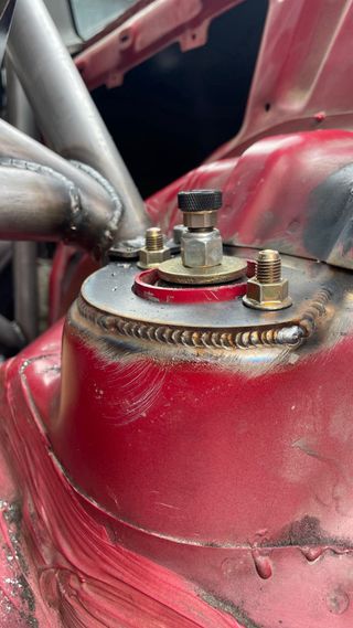 Soldadura jaulas antivuelco y refuerzos de chasis