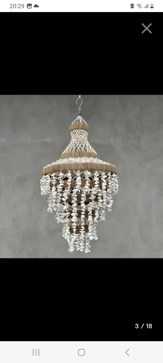 Lámpara colgante de conchas y tela