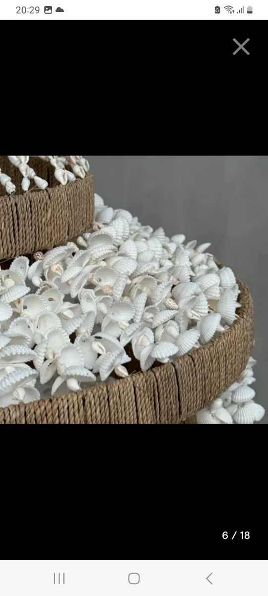 Lámpara colgante de conchas y tela