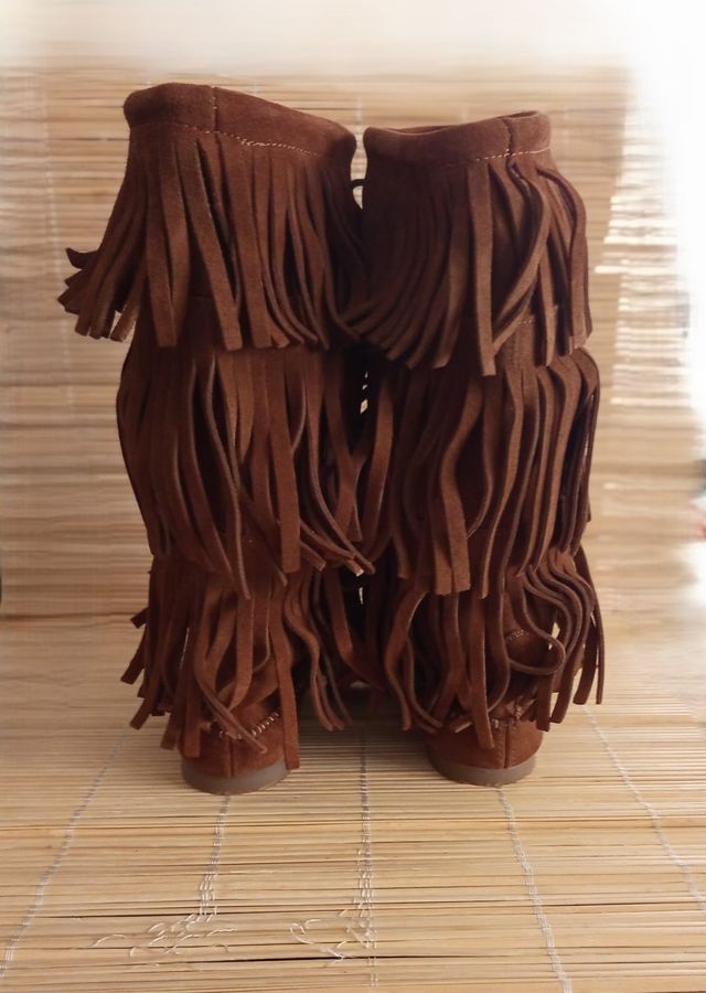 Botas piel marrón flecos talla 40