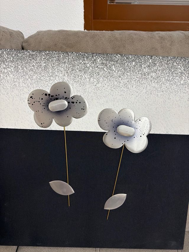 Dos cuadros decorativos 56x56