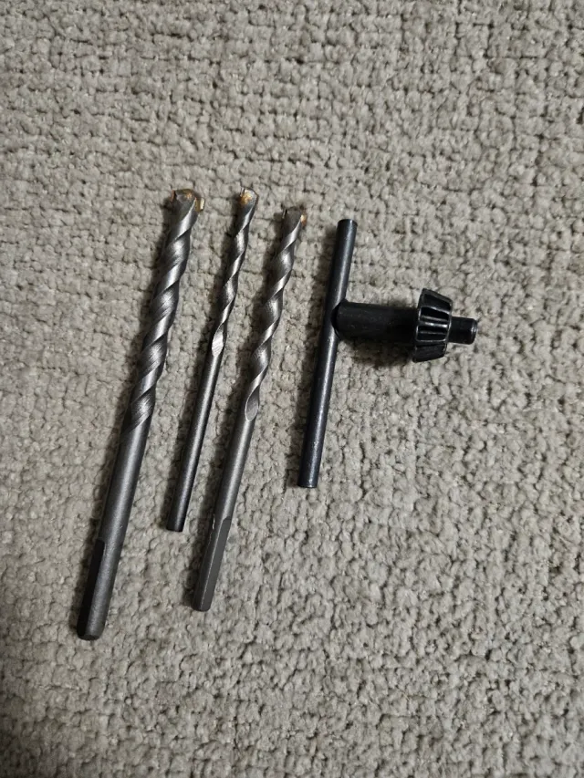 Trapano a percussione elettrico blu