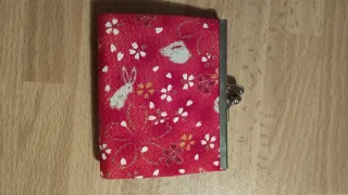 Portamonete vintage con conigli e fiori