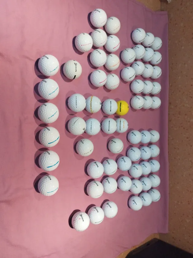 Lote 67 Pelotas de Golf marca Srixon