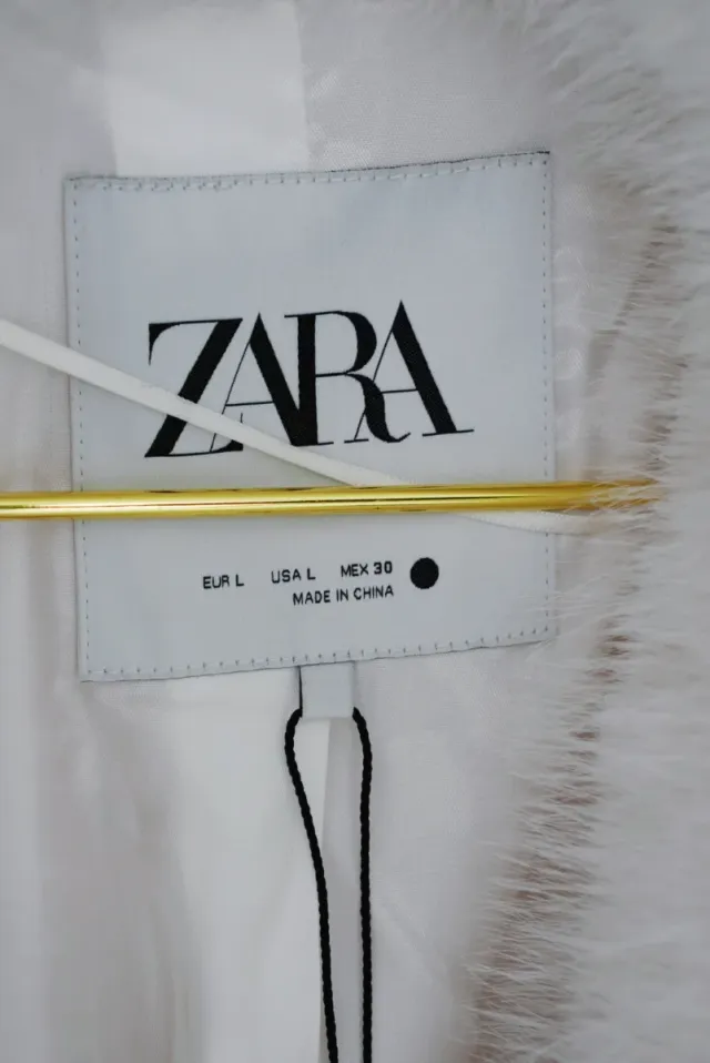Abrigo blanco de pelo Zara