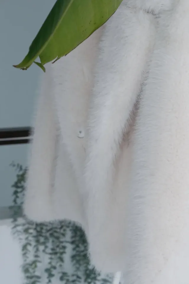 Abrigo blanco de pelo Zara