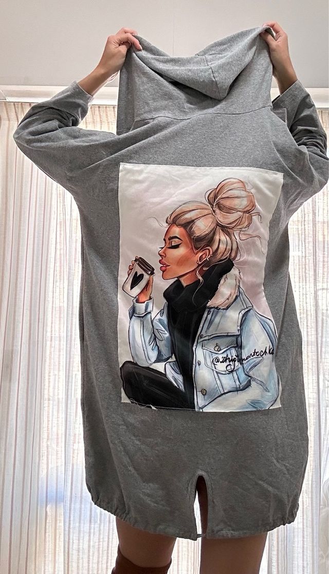 Sudadera gris con estampado de chica