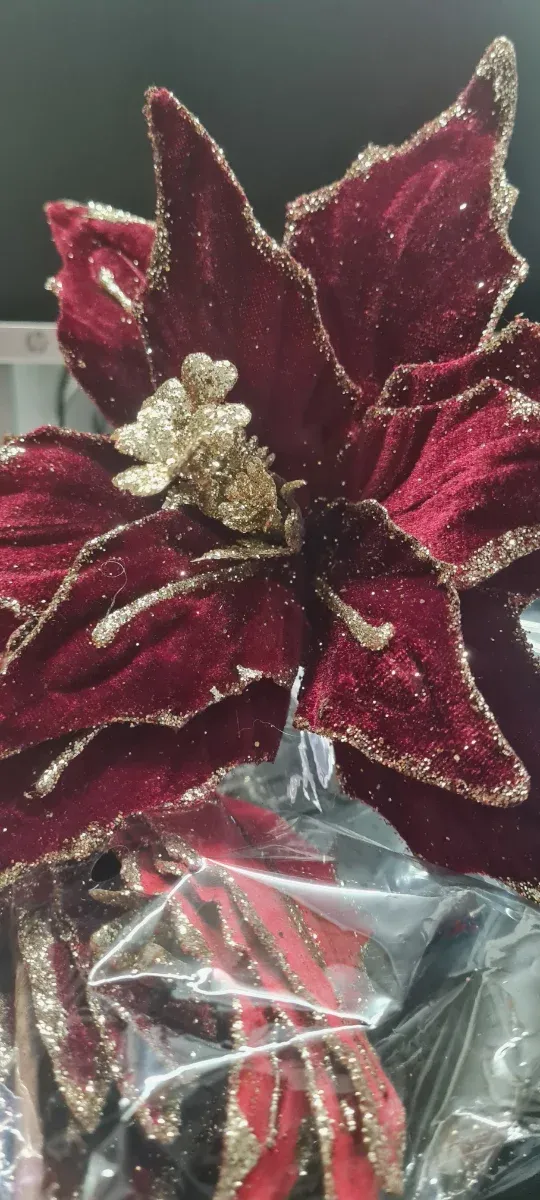 Flores Navideñas Rojas y Doradas