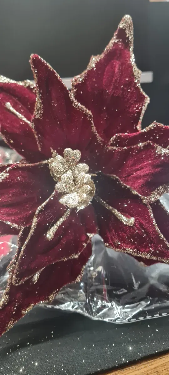 Flores Navideñas Rojas y Doradas