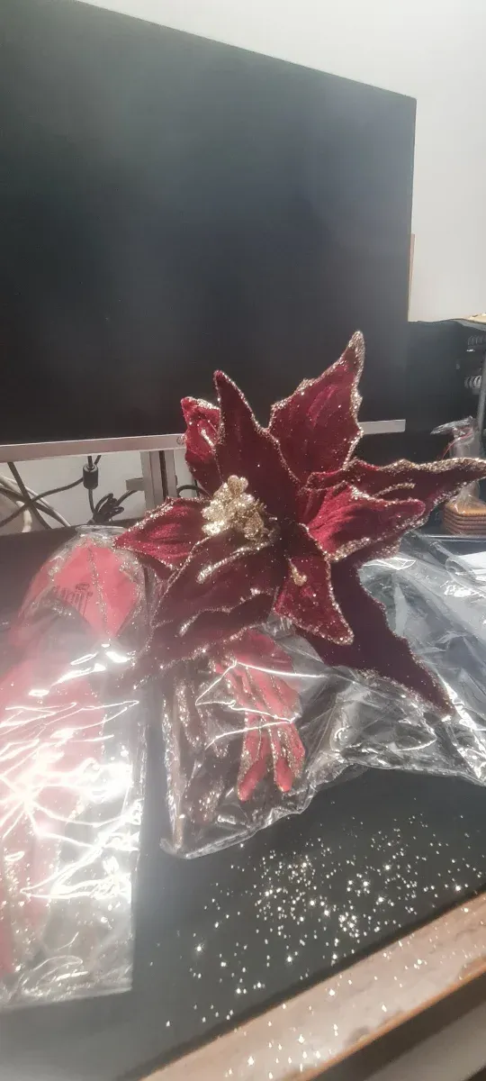 Flores Navideñas Rojas y Doradas