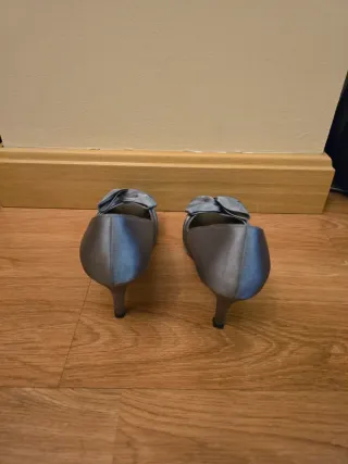 Zapatos de tacón KissKiss plateados