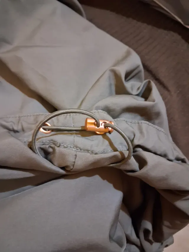 Chaqueta H&M verde impermeable T.52/54