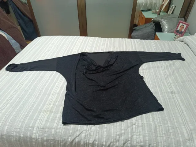 Camiseta negra talla única brillante