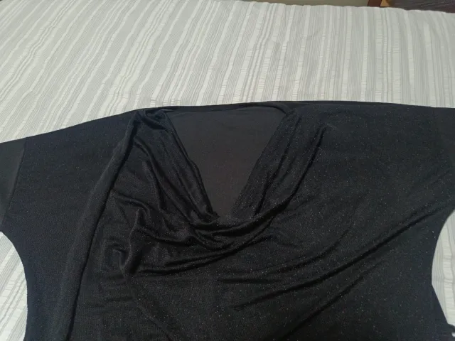 Camiseta negra talla única brillante