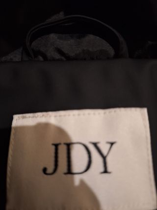 Cazadora JDY mujer negra sin estrenar