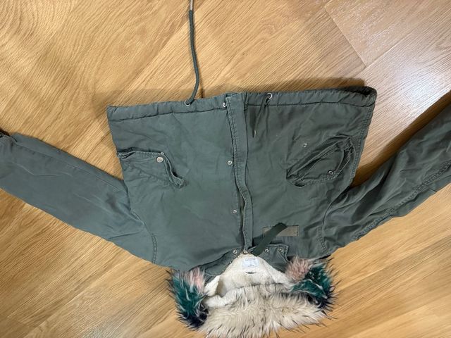 Cazadora chica capucha desmontable