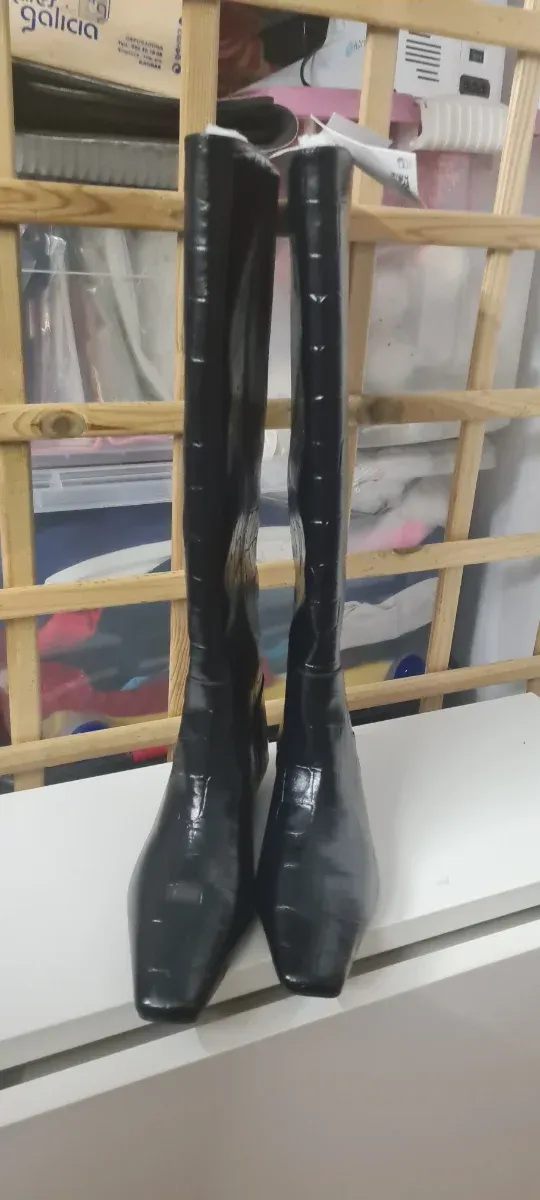 Botas altas negras tacón bajo