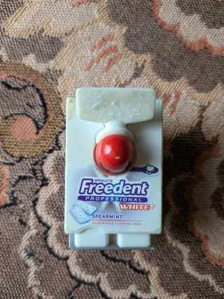 Macchinina promozionale Freedent