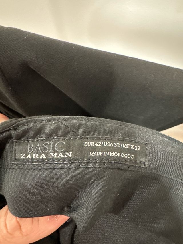 Traje ZARA negro chaqueta y pantalón