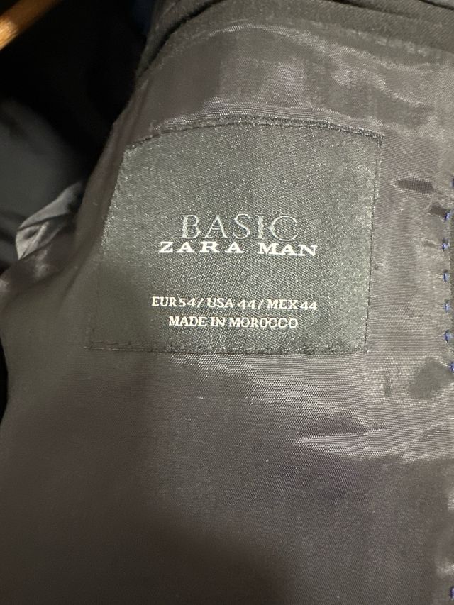 Traje ZARA negro chaqueta y pantalón