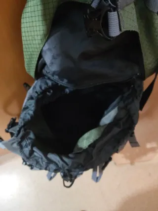 Mochila 30L Gris y Verde