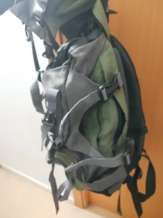 Mochila 30L Gris y Verde