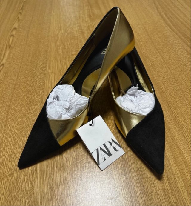 Zapatos Zara Negros y Dorados