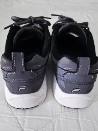 Zapatillas Fila Hombre Grises y Blancas