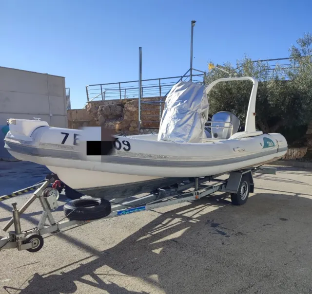 Embarcación semirrígida