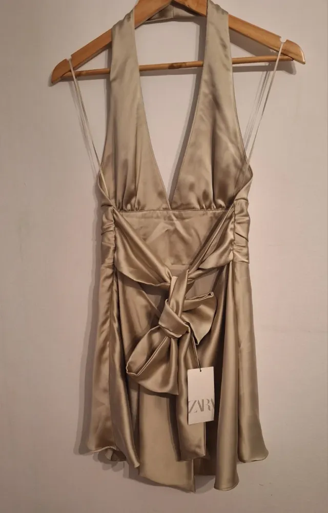 Vestido dorado champagne halter escotado