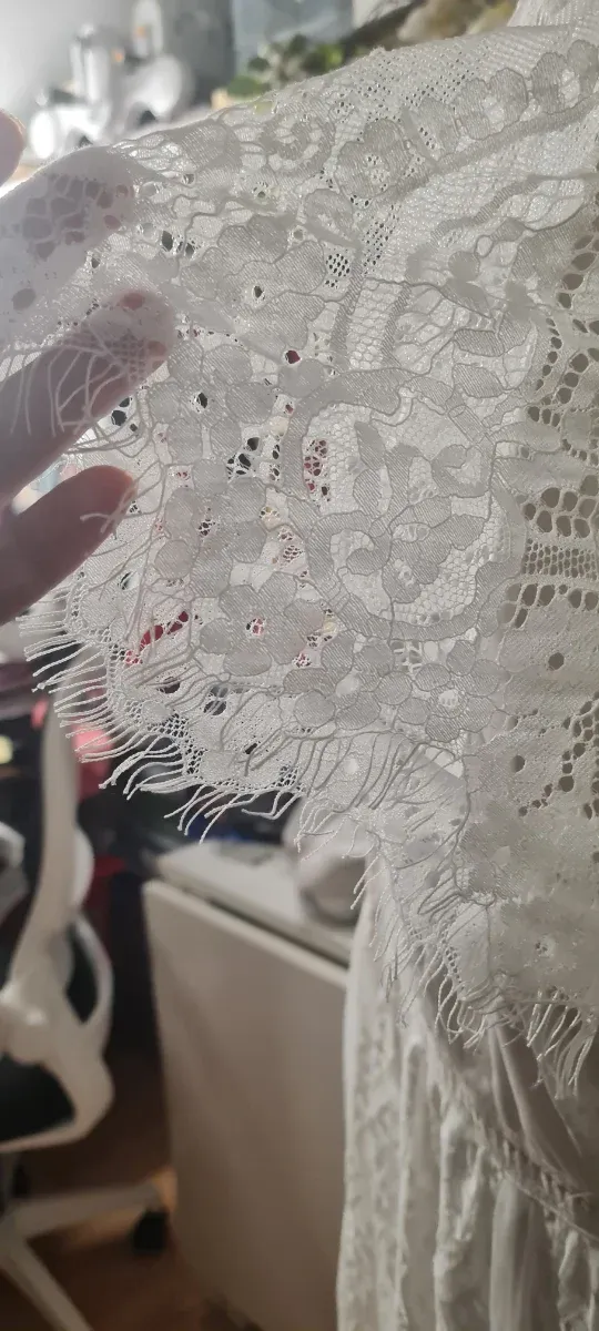 Vestido blanco con blonda