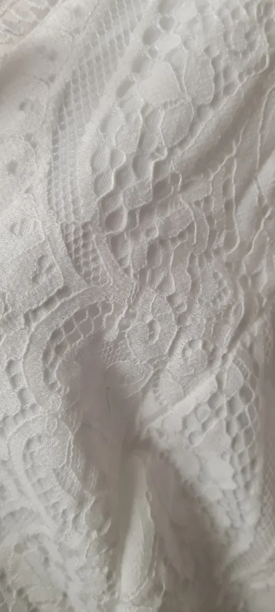 Vestido blanco con blonda