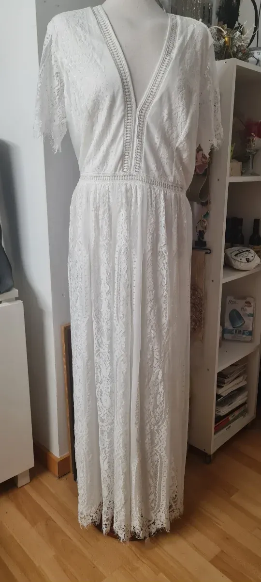 Vestido blanco con blonda