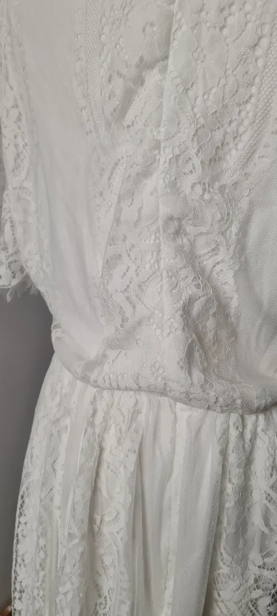 Vestido blanco con blonda