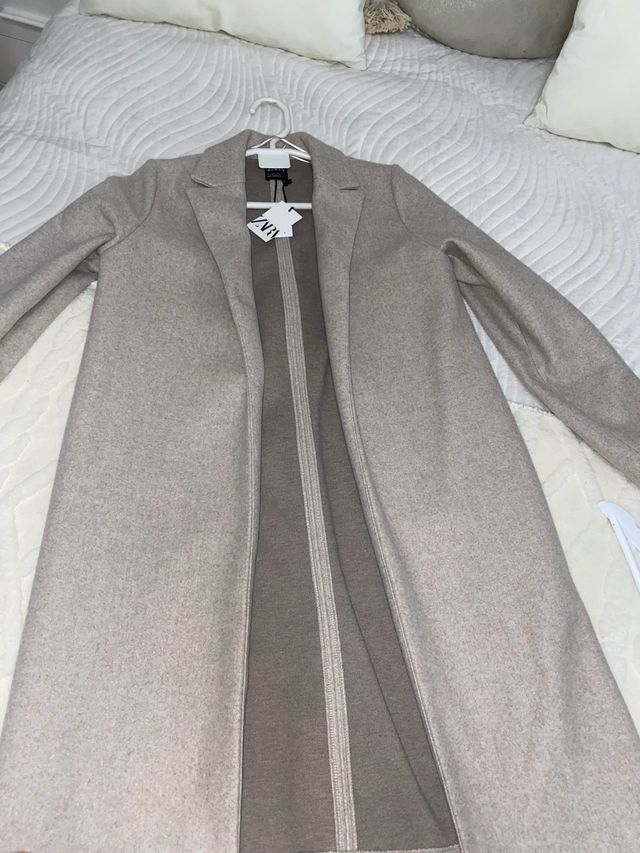 Abrigo paño Zara Beige tiene ligra