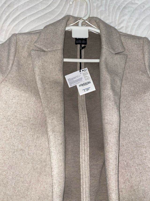 Abrigo paño Zara Beige tiene ligra