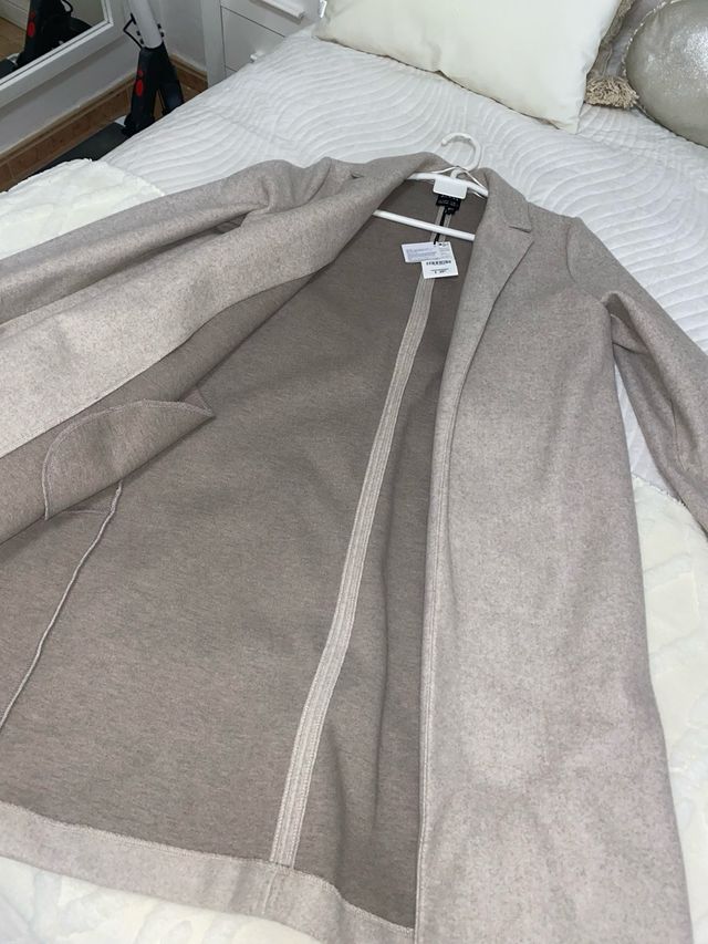 Abrigo paño Zara Beige tiene ligra
