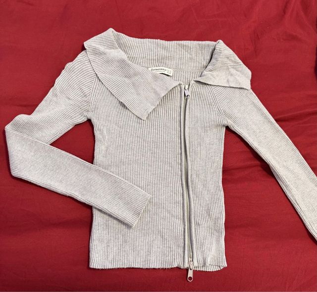 Stradivarius Camiseta Gris Cremallera Cuello