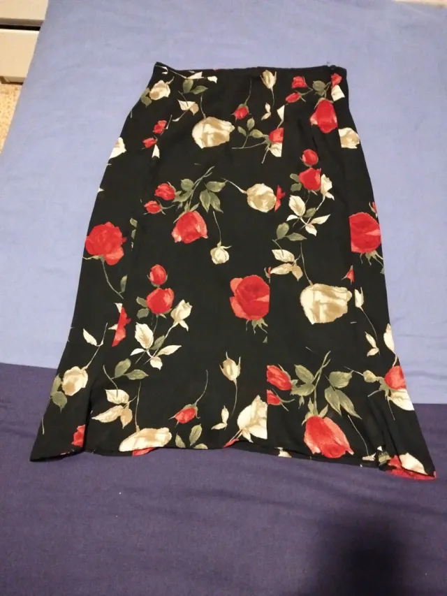 Falda floral negra talla 44